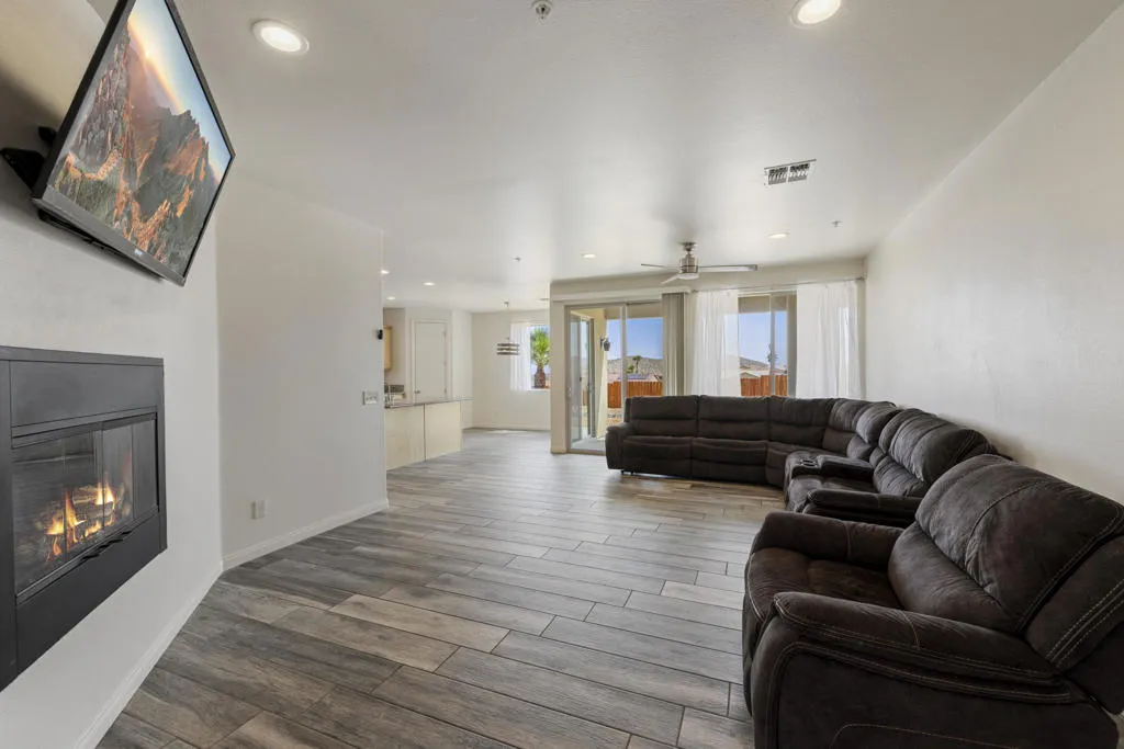 8680 Monument View Drive, Yucca Valley, California 92284 home-pic-10