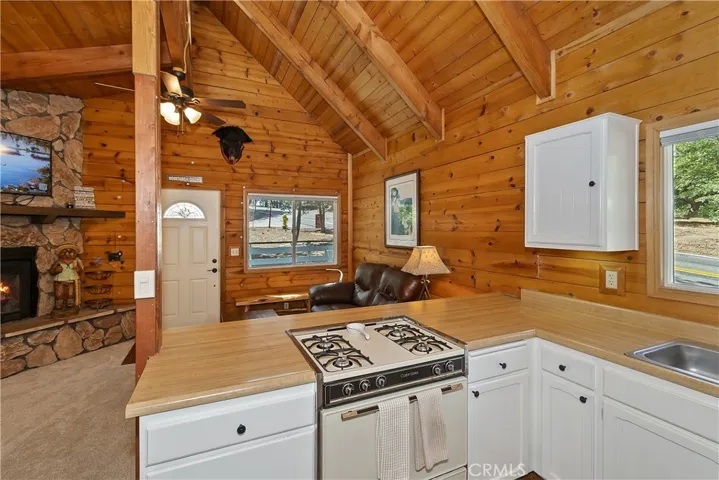 27026 Overlook Lane, Lake Arrowhead, California 92352