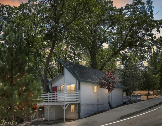 27026 Overlook Lane, Lake Arrowhead, California 92352