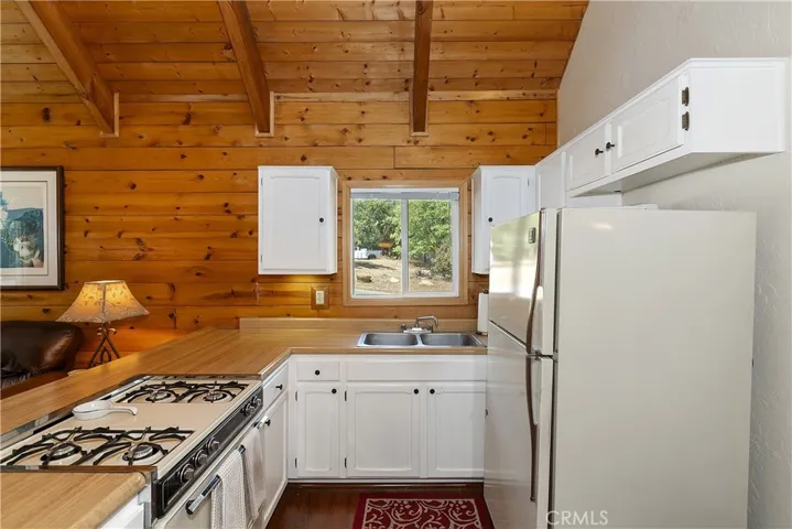 27026 Overlook Lane, Lake Arrowhead, California 92352