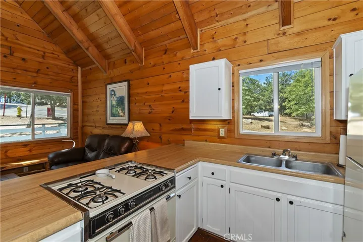 27026 Overlook Lane, Lake Arrowhead, California 92352