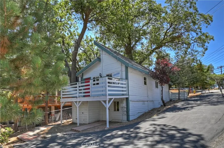 27026 Overlook Lane, Lake Arrowhead, California 92352