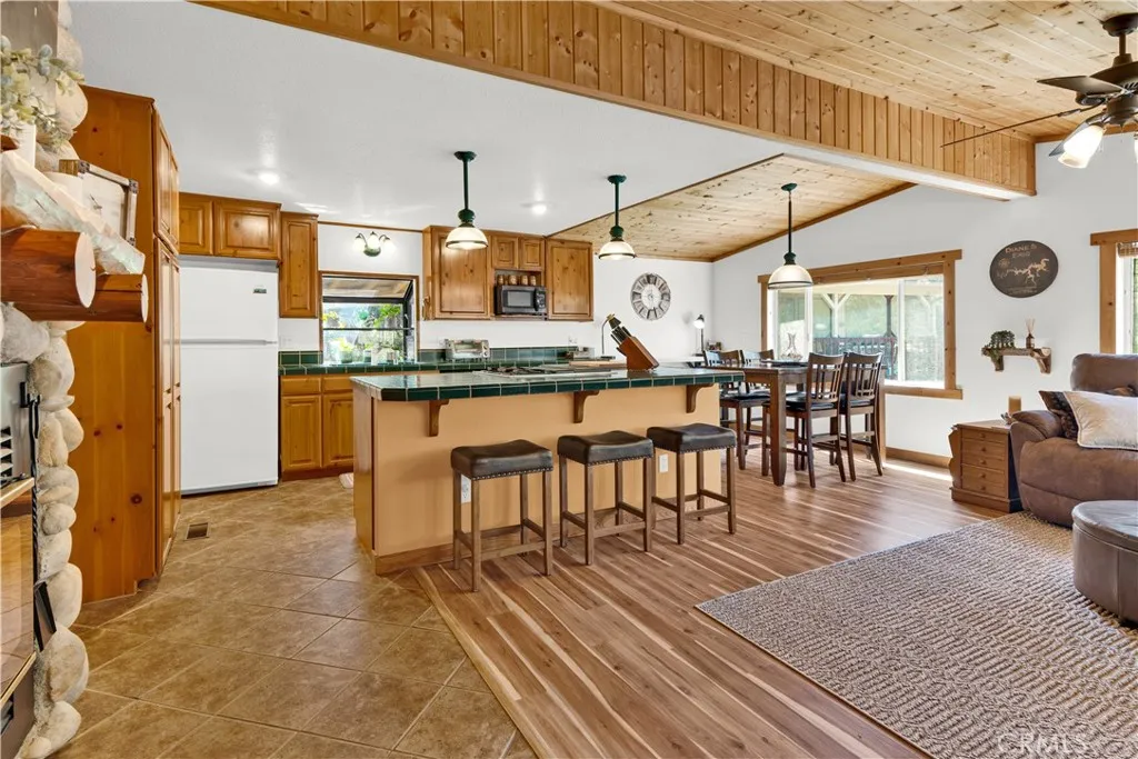 4653 Green Pine Lane, Paso Robles, California 93446 home-pic-11