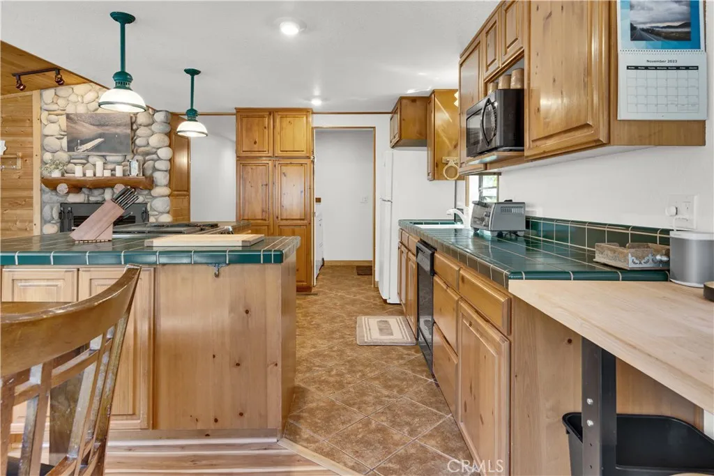 4653 Green Pine Lane, Paso Robles, California 93446 home-pic-17