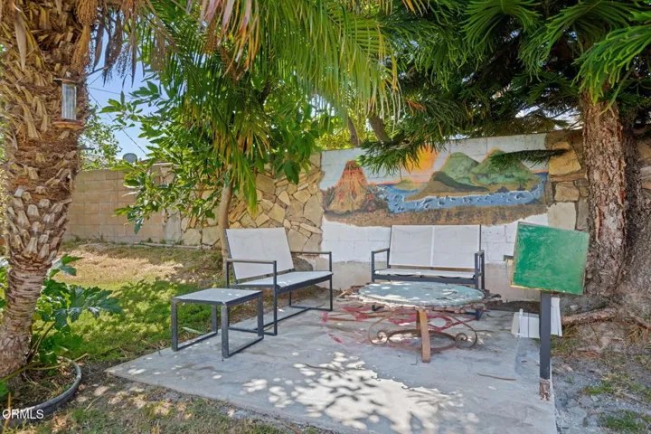 23 - Patio
