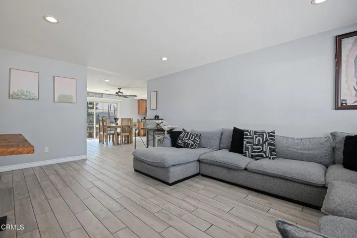 04 - Living Area