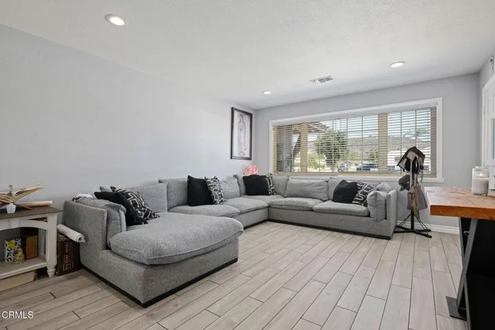 05 - Living Area