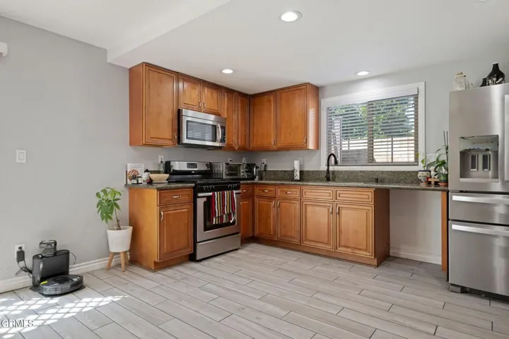 09 - Kitchen