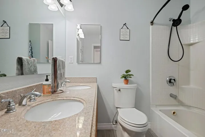 16 - Bathroom 2