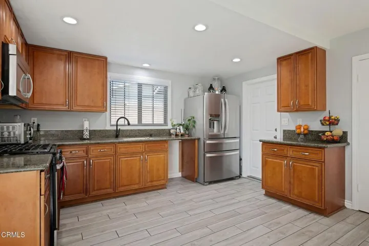 10 - Kitchen