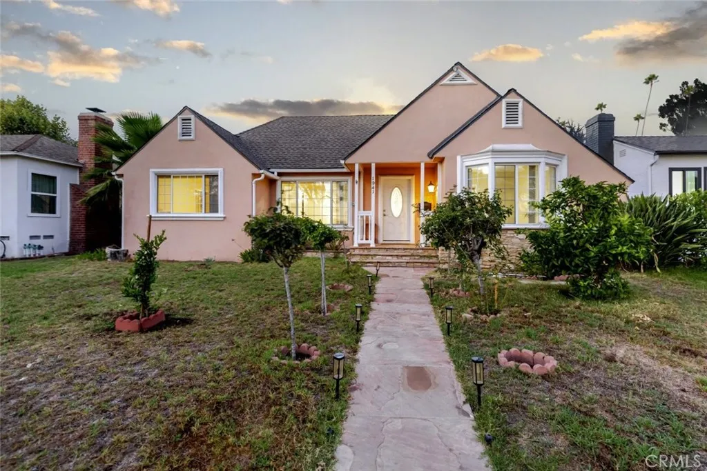 1941 W Kenneth Road, Glendale, California 91201, 3 Bedrooms Bedrooms, ,3 BathroomsBathrooms,Residential Lease,For Rent,Kenneth,GD25193683