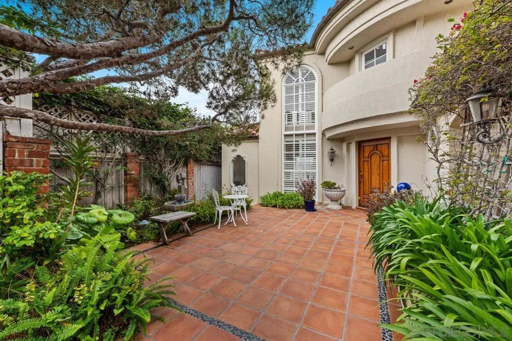 5716 Dolphin Pl, La Jolla, California 92037 home-pic-38