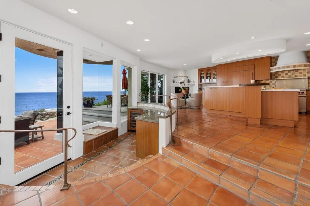 5716 Dolphin Pl, La Jolla, California 92037 home-pic-15