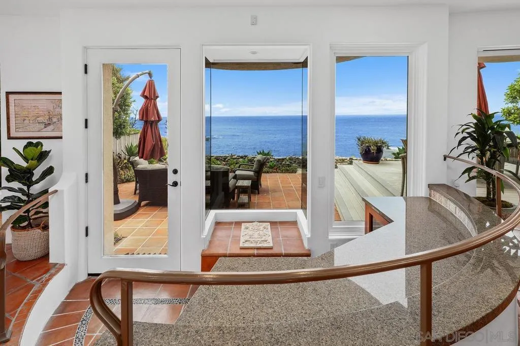 5716 Dolphin Pl, La Jolla, California 92037 home-pic-10