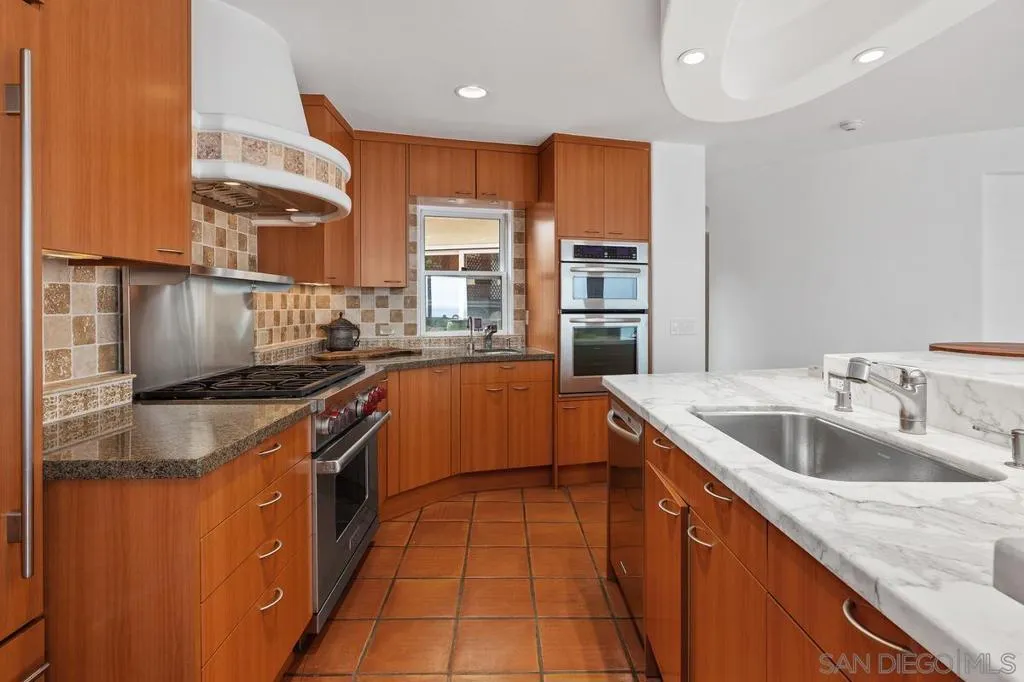 5716 Dolphin Pl, La Jolla, California 92037 home-pic-20