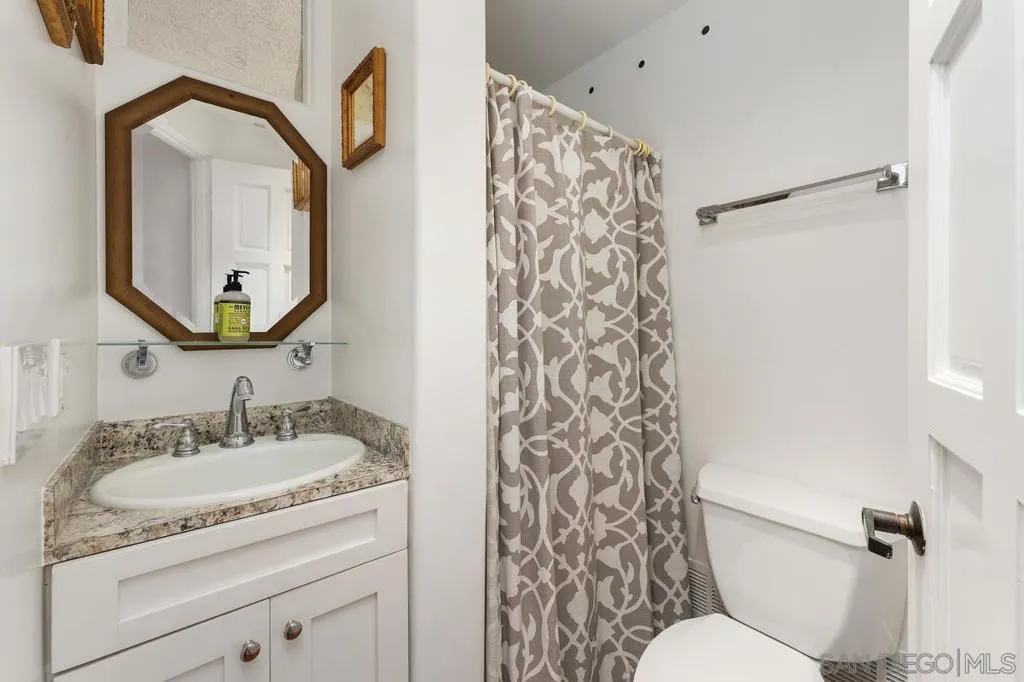 5716 Dolphin Pl, La Jolla, California 92037 home-pic-36