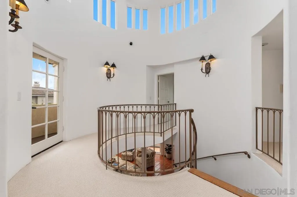 5716 Dolphin Pl, La Jolla, California 92037 home-pic-32