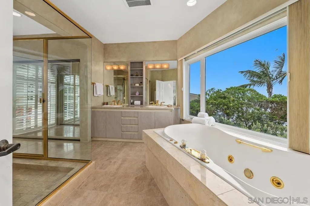 5716 Dolphin Pl, La Jolla, California 92037 home-pic-29