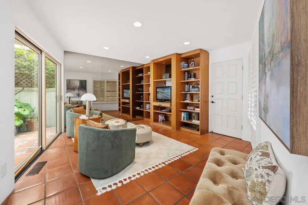 5716 Dolphin Pl, La Jolla, California 92037 home-pic-22