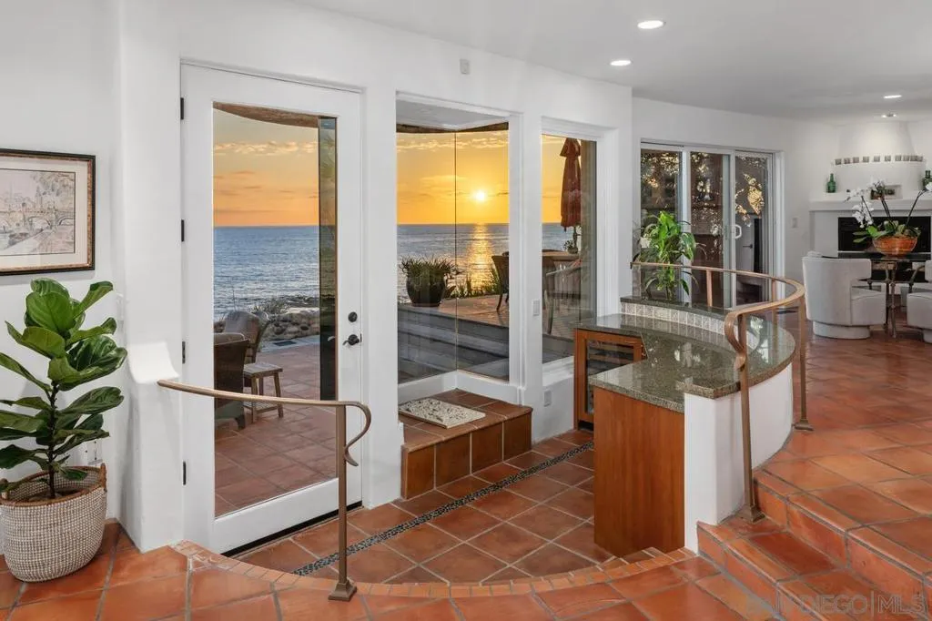 5716 Dolphin Pl, La Jolla, California 92037 home-pic-9