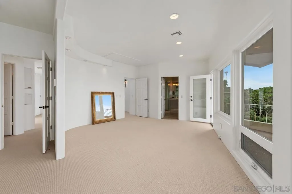 5716 Dolphin Pl, La Jolla, California 92037 home-pic-27