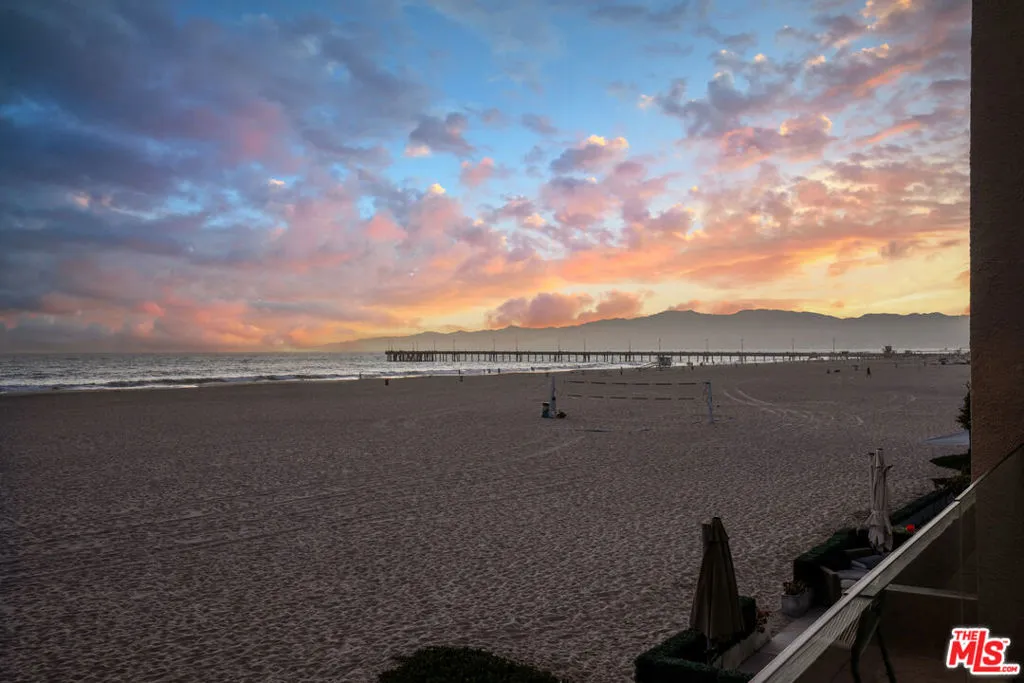 3817 Ocean Front Walk, Marina Del Rey, California 90292 home-pic-25