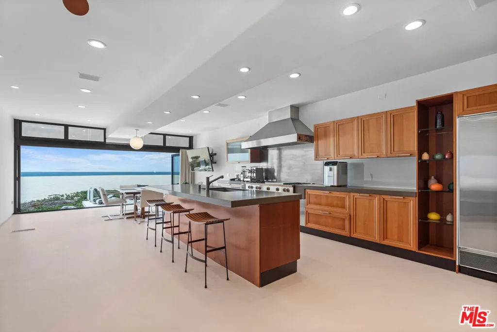 3817 Ocean Front Walk, Marina Del Rey, California 90292 home-pic-7