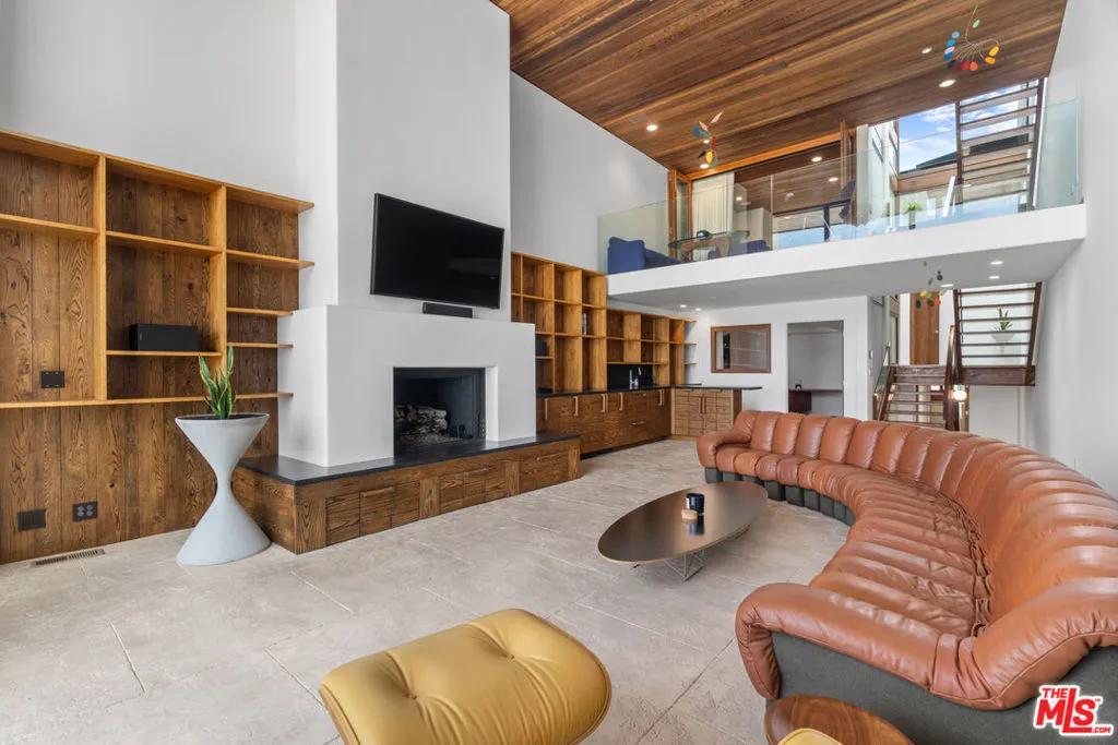 3817 Ocean Front Walk, Marina Del Rey, California 90292 home-pic-14