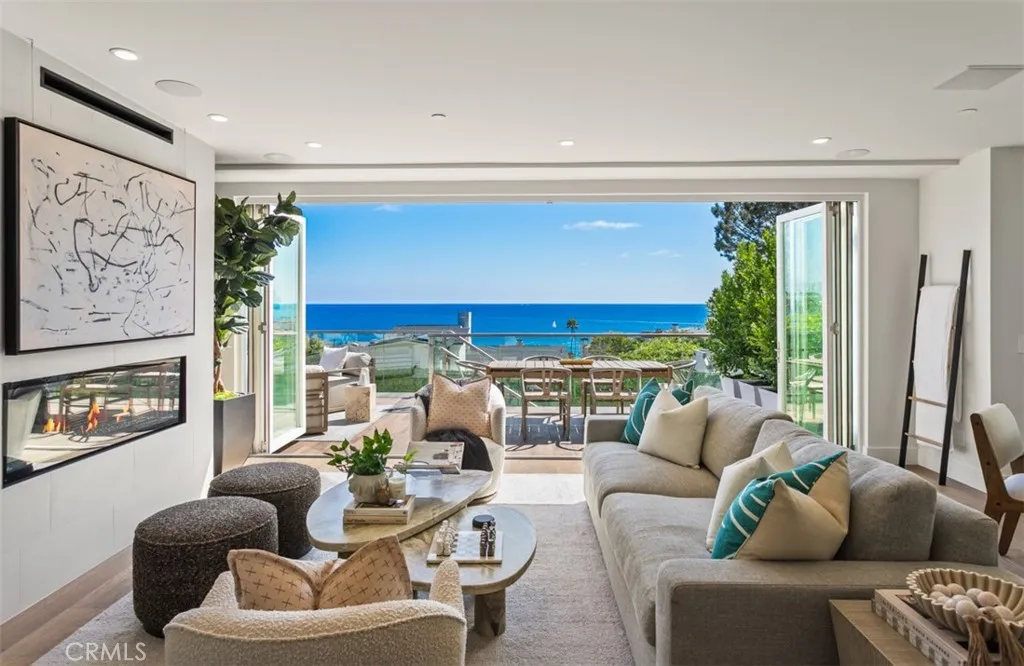 1373 N Coast Highway, Laguna Beach, California 92651, 3 Bedrooms Bedrooms, ,4 BathroomsBathrooms,Residential,For Sale,Coast,OC25191493