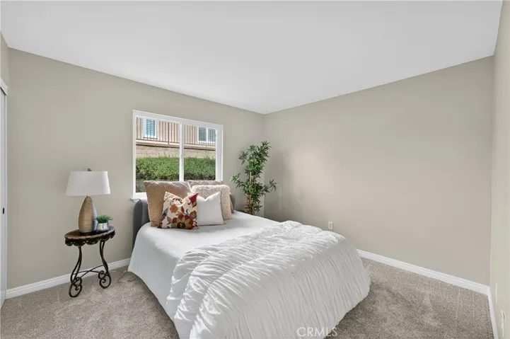 Side bedroom