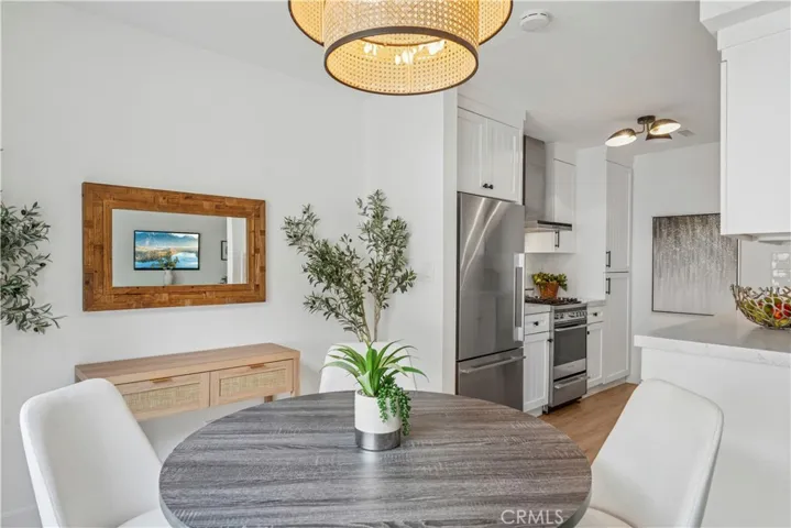 Dining & Kitchen