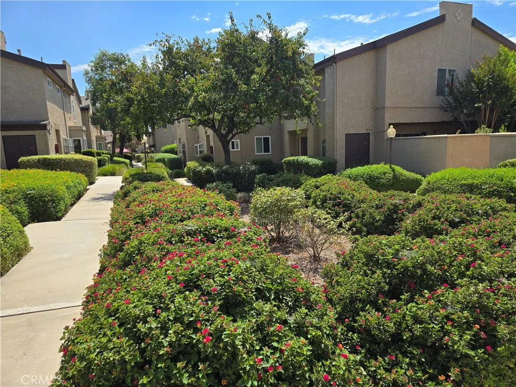 1726 S Mountain Avenue C, Ontario, California 91762 home-pic-2