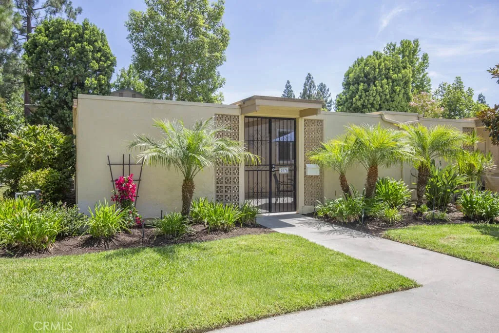 207 Avenida Majorca A, Laguna Woods, California 92637, 2 Bedrooms Bedrooms, ,2 BathroomsBathrooms,Residential,For Sale,Avenida Majorca,OC25188153