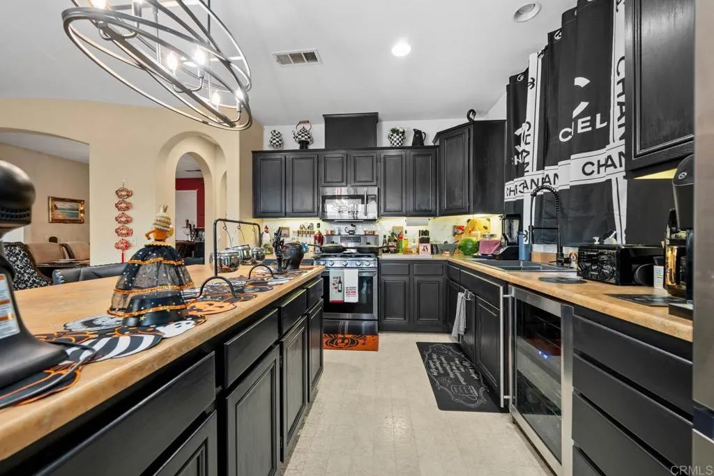 1489 Bottlebrush Court, Beaumont, California 92223 home-pic-9