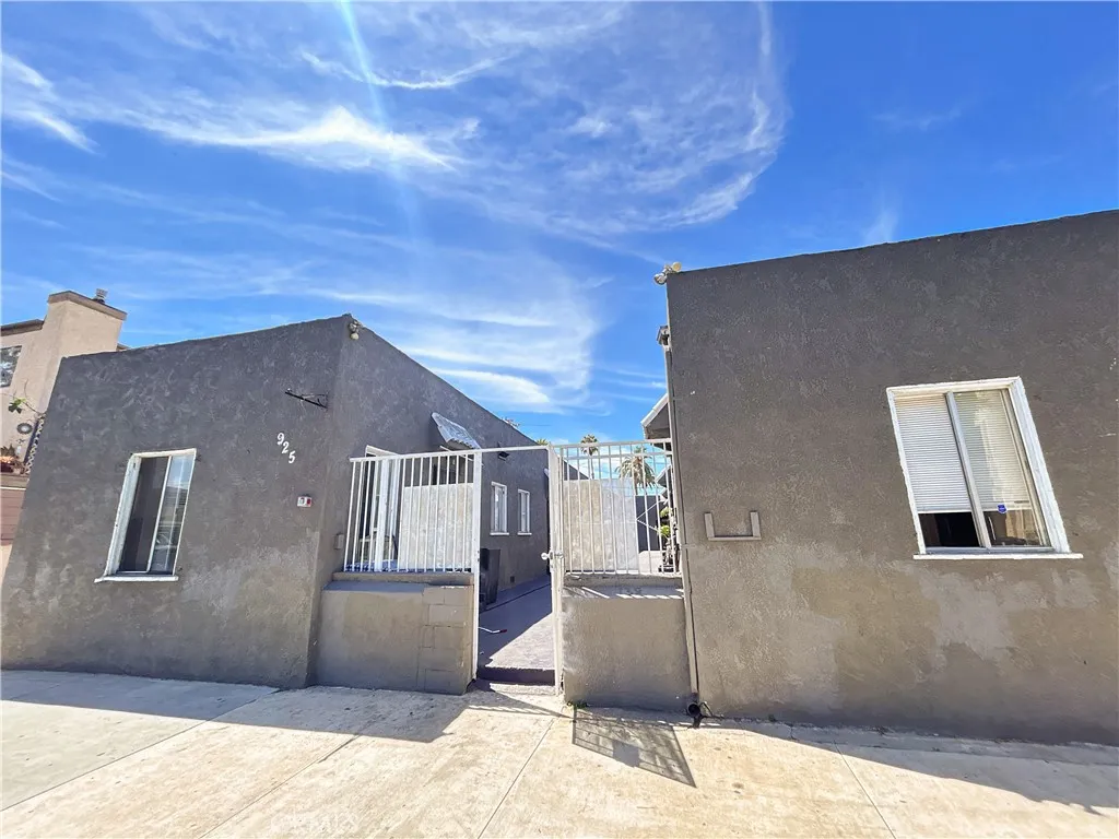 925 N Washington Place, Long Beach, California 90813, 2 Bedrooms Bedrooms, ,2 BathroomsBathrooms,Residential Lease,For Rent,Washington,SR25193861