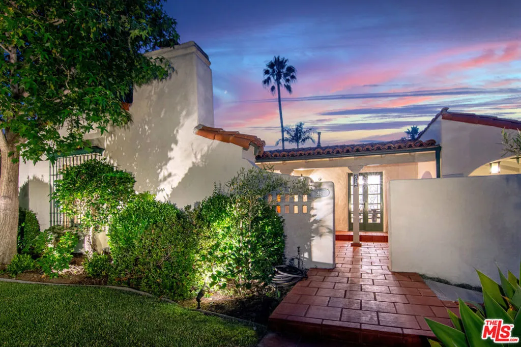 815 S Spaulding Avenue, Los Angeles, California 90036, 3 Bedrooms Bedrooms, ,2 BathroomsBathrooms,Residential,For Sale,Spaulding,25584159