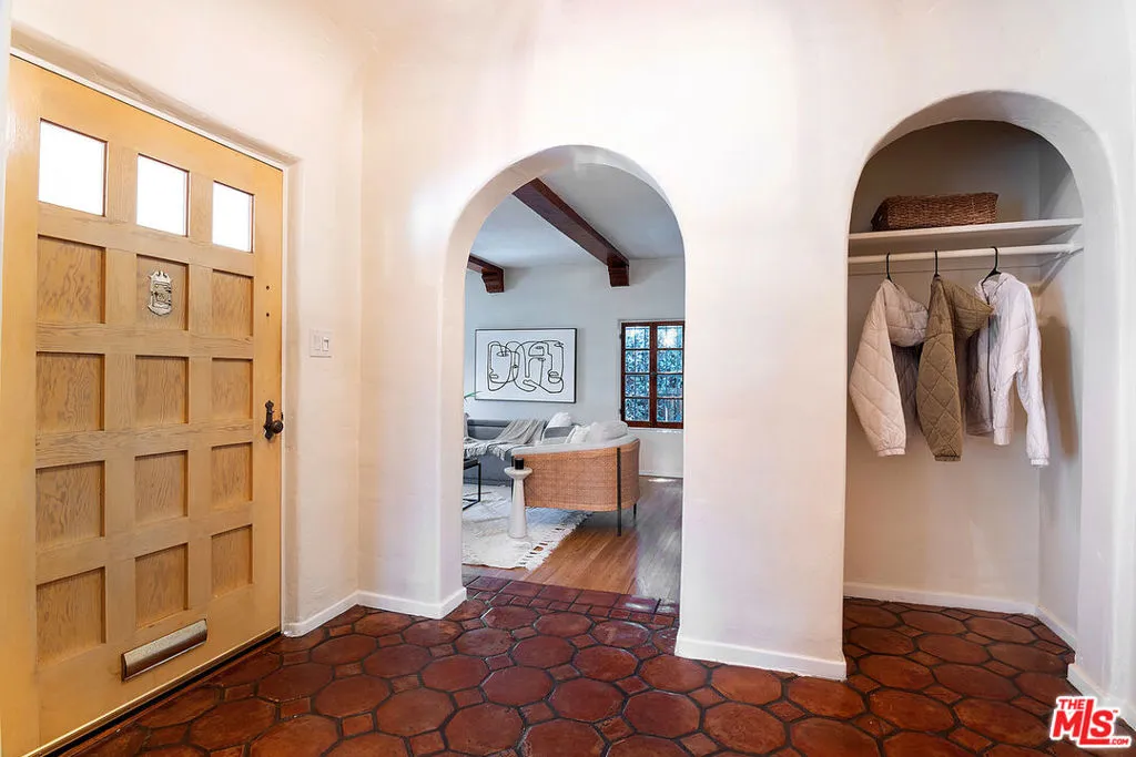 815 S Spaulding Avenue, Los Angeles, California 90036 home-pic-2