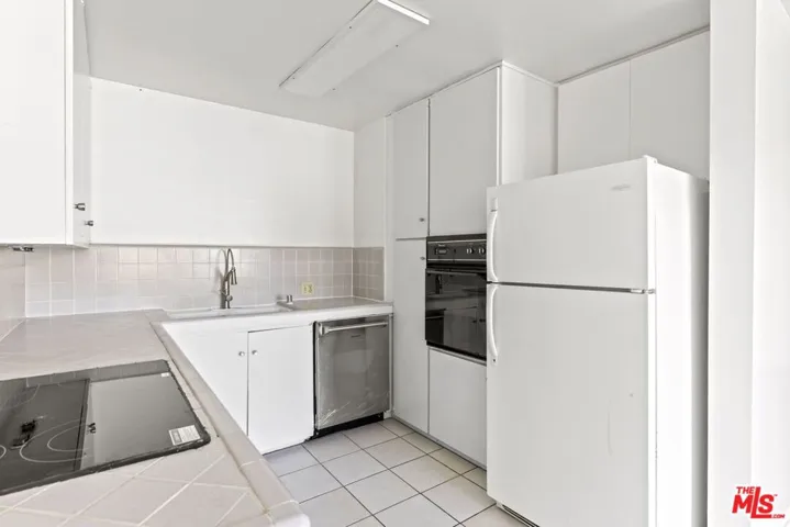 1233 Barry Avenue 201, Los Angeles, California 90025