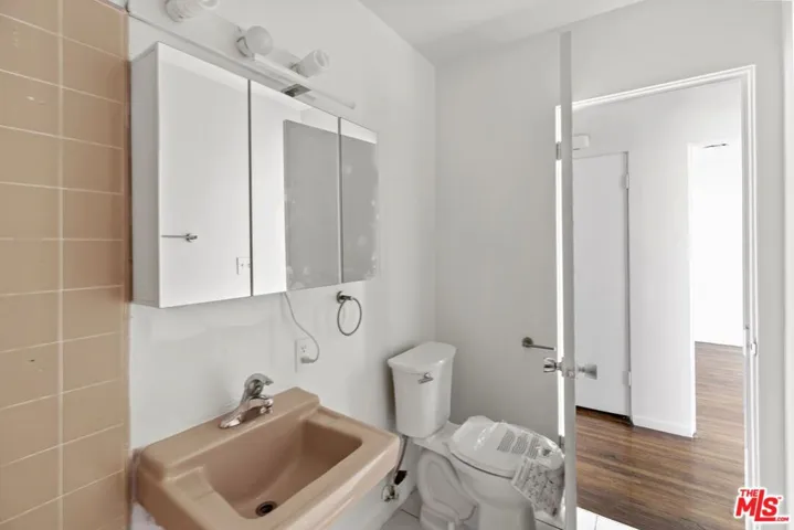 1233 Barry Avenue 201, Los Angeles, California 90025