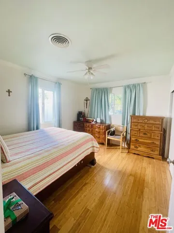 10704 Oro Vista Avenue, Sunland, California 91040