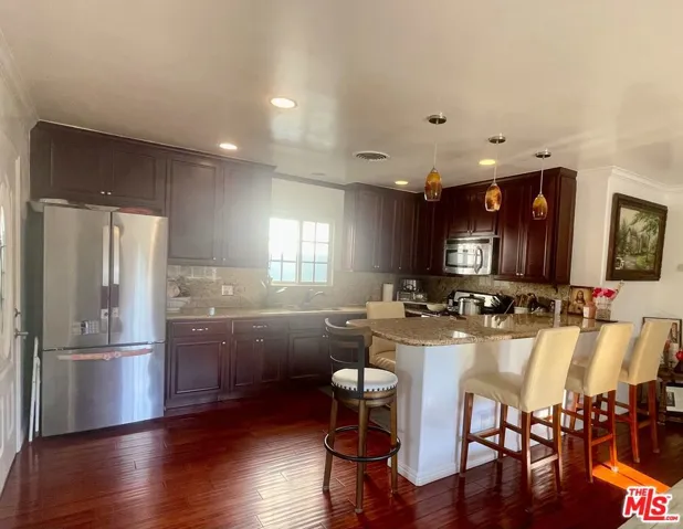 10704 Oro Vista Avenue, Sunland, California 91040