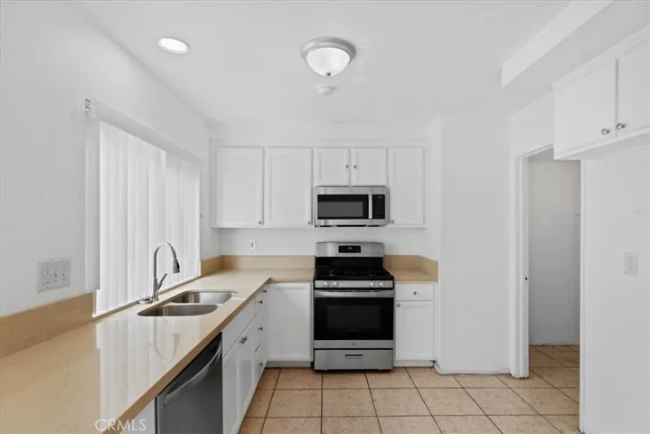 7941 Midhurst Drive, Highland, California 92346