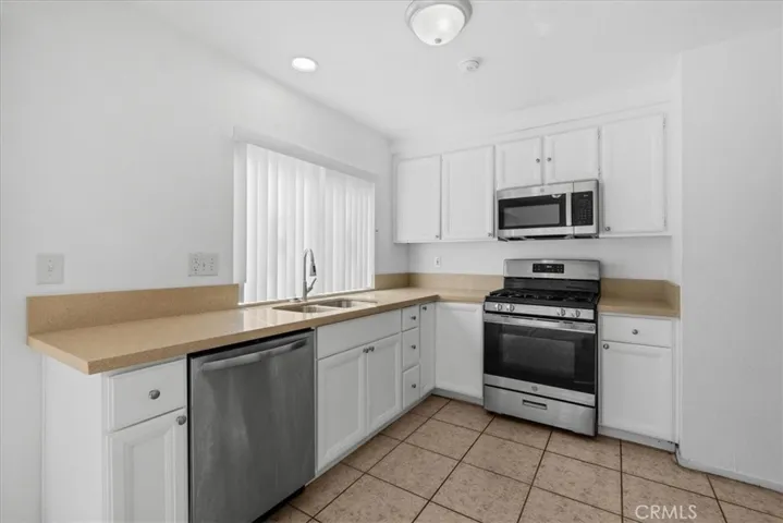 7941 Midhurst Drive, Highland, California 92346