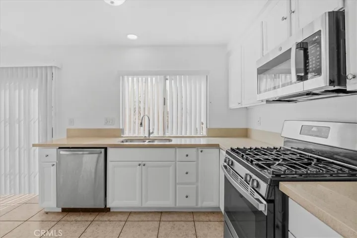 7941 Midhurst Drive, Highland, California 92346