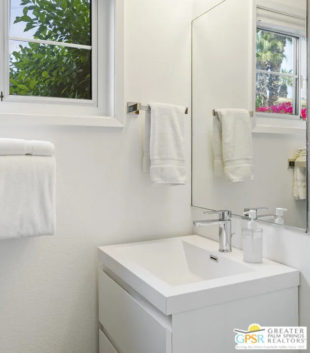 155 W Hermosa Place 4, Palm Springs, California 92262 home-pic-6