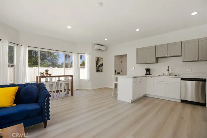 7904 Tampa Avenue, Reseda, California 91335