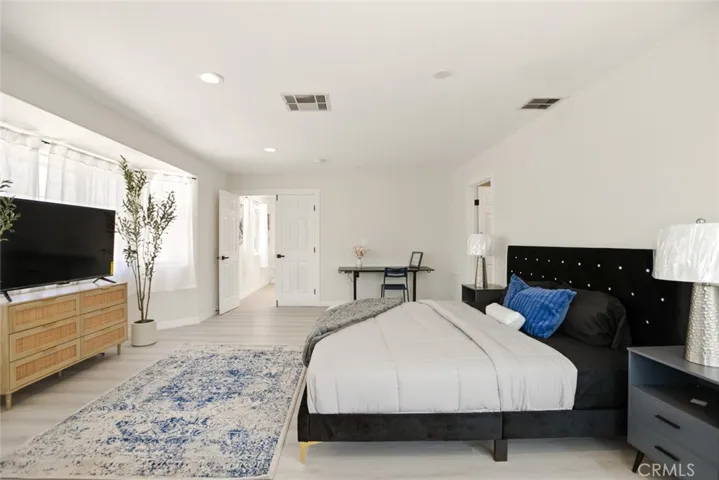 7904 Tampa Avenue, Reseda, California 91335