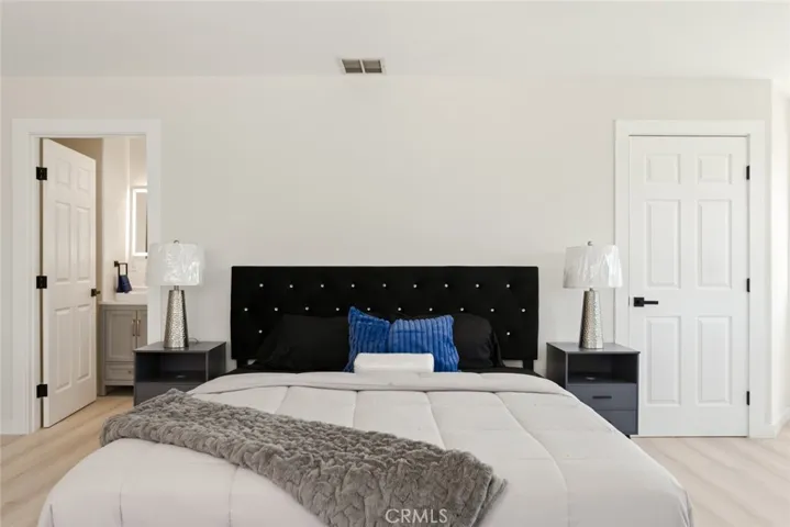 7904 Tampa Avenue, Reseda, California 91335