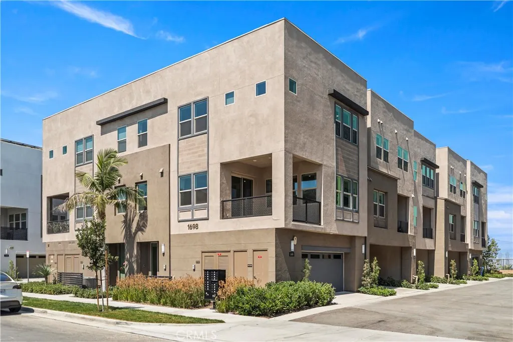 1698 Hollyleaf, Montebello, California 90640, 3 Bedrooms Bedrooms, ,3 BathroomsBathrooms,Residential,For Sale,Hollyleaf,WS25194023