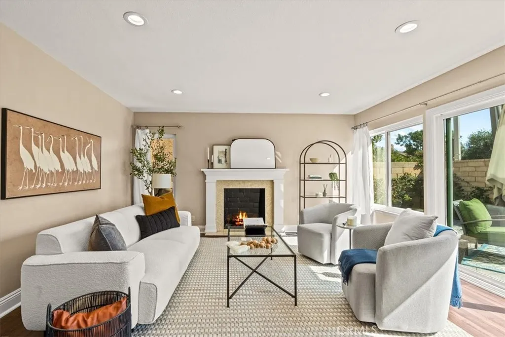 3 Christamon W, Irvine, California 92620 home-pic-0